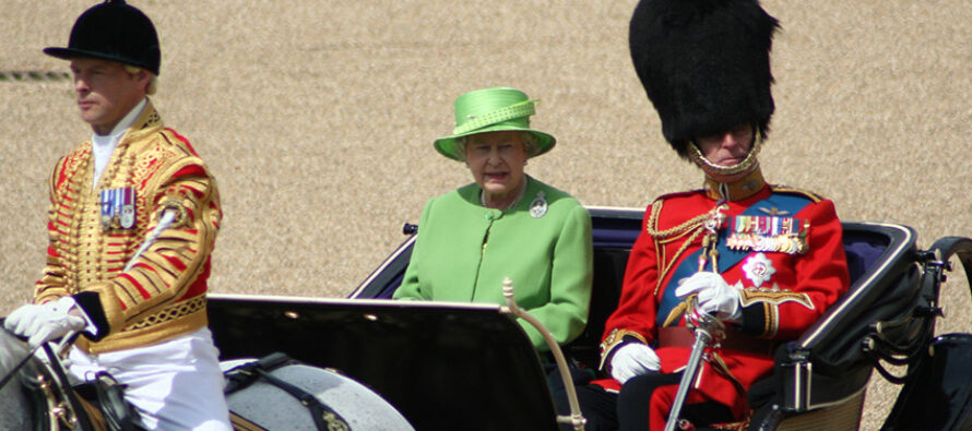 Il principe Filippo, consorte della regina Elisabetta II, muore a 99 anni