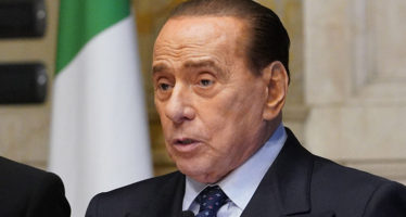 Quirinale. Berlusconi cerca voti, il veto di Letta