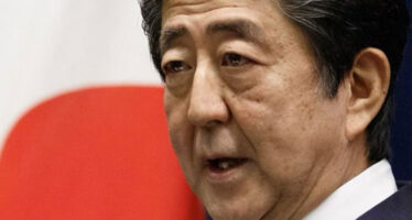 Giappone: ucciso Shinzo Abe in un attentato. La sua biografia e la sua politica