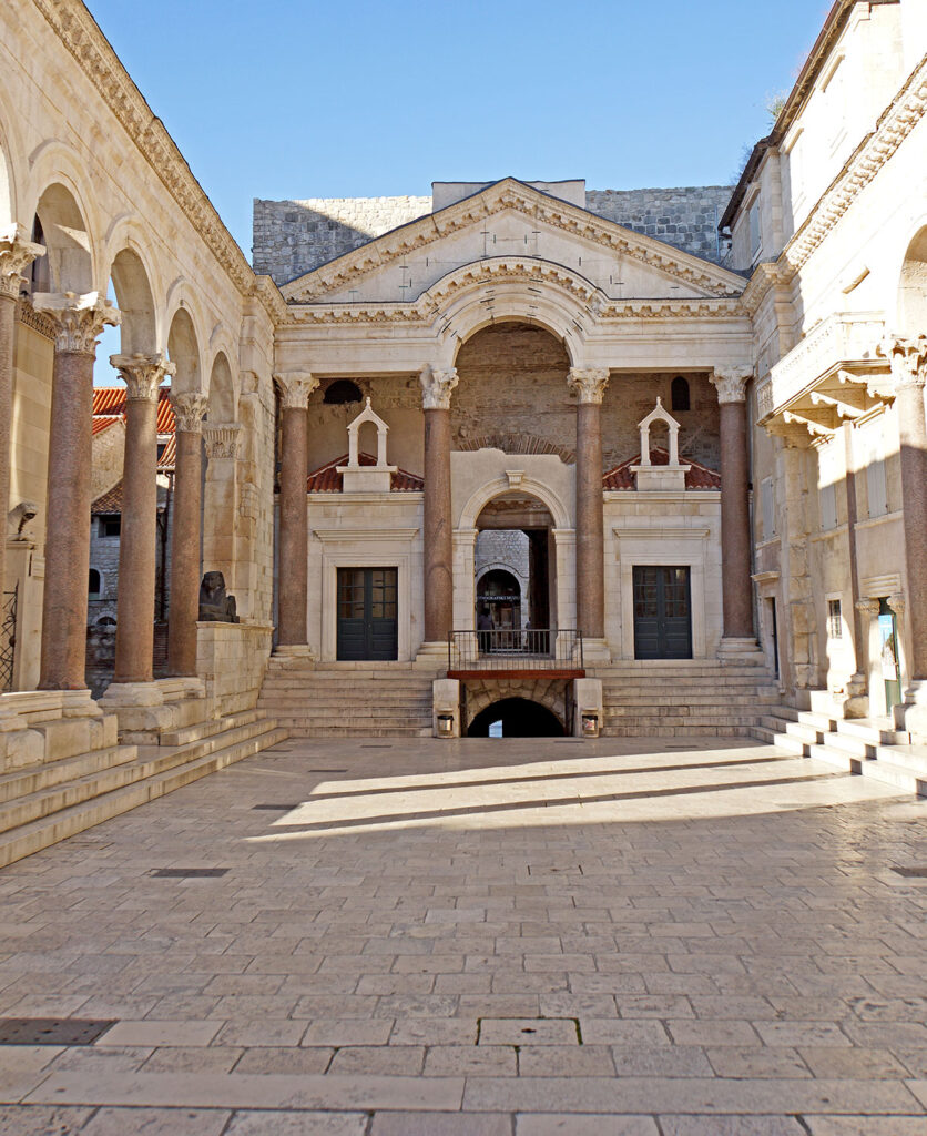 Veduta del Peristilio del Palazzo di Diocleziano