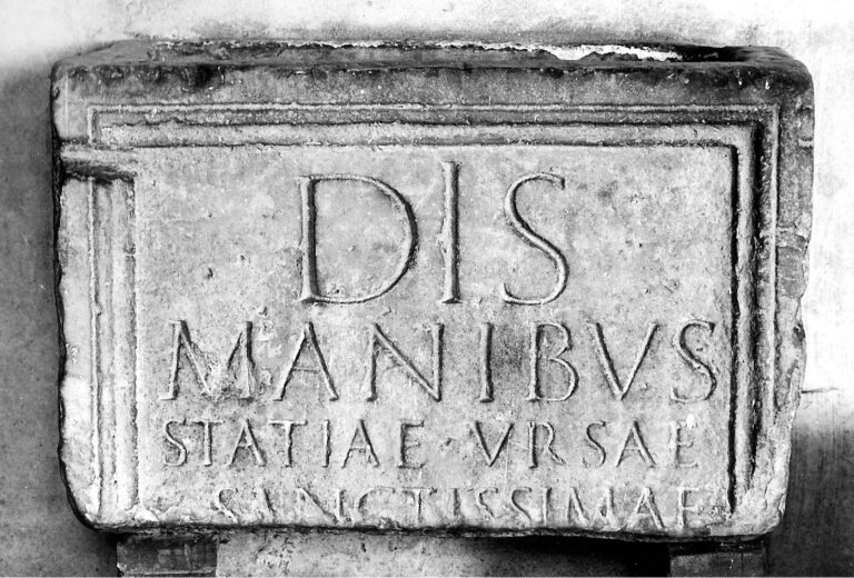 Perchè nelle lapidi dei primi cristiani, c’erano formule pagane?