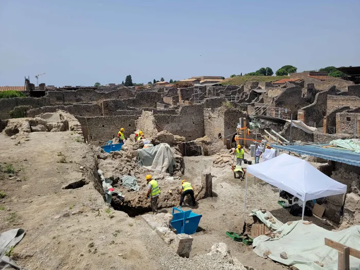 Pompei, scoperta archeologica: panificio era prigione schiavi. Tre vittime.