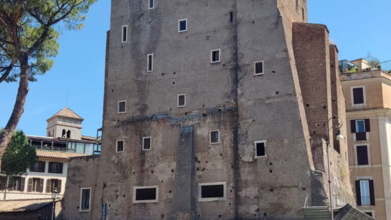 Torre Conti Roma: Storia, crollo e inchiesta PNRR sui restauri.