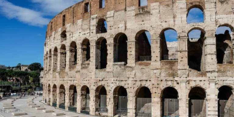 Nuova piazza Colosseo: il travertino sostituisce i sampietrini