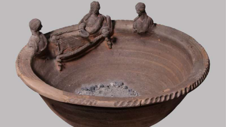 Le ceneri del rituale: Commerci transcontinentali e devozione domestica nella Pompei del I secolo