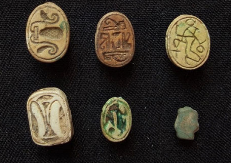 Egitto: scoperto tesoro millenario d’oro e di amuleti