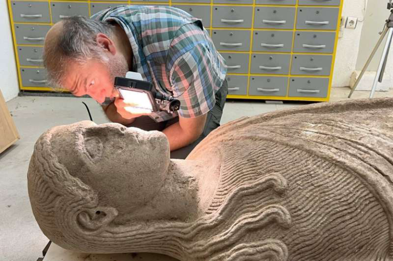 Il gigante di marmo che racconta l’antica Sardi