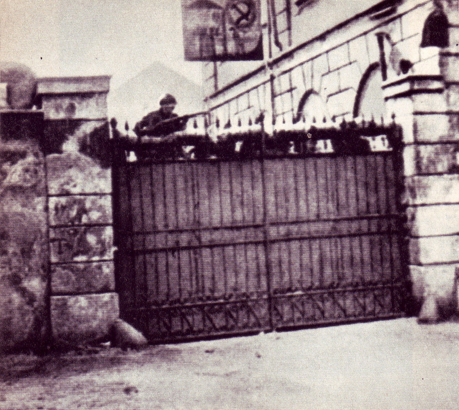 Biennio rosso: operai armati durante l'occupazione delle fabbriche a Milano, settembre 1920